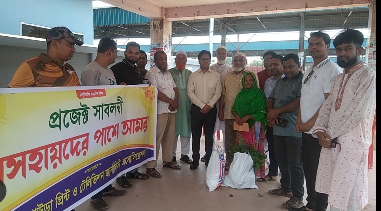 এক যুগের ও বেশি ধরে পারাপার হয় ঝুঁকিপূর্ণ ভাঙ্গা পুল, কোমলমতি শিক্ষার্থী সহ হাজারো মানুষ।