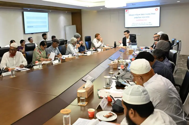 রাজনৈতিক দলের সাথে মতবিনিময় করছেন বিডা চেয়ারম্যান