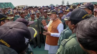সেই আদমপুর বিমানঘাঁটিতে গেলেন নরেন্দ্র মোদী