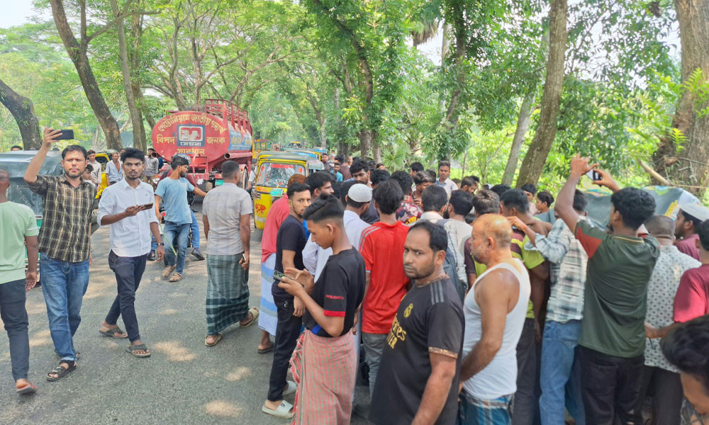 চাঁদপুরে দুই সিএনজির মুখোমুখি সংঘর্ষ, নিহত ১