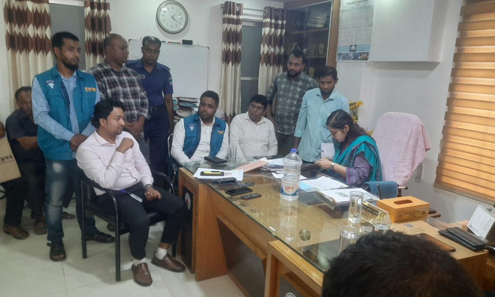 যশোর বিআরটিএতে দুদকের অভিযান, দালাল আটক