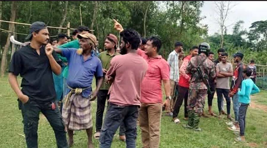 সিলেটের জাফলংয়ে খেলার মাঠ দখল করতে এসে স্থানীয়দের তোপের মুখে ভারতীয় বিএসএ