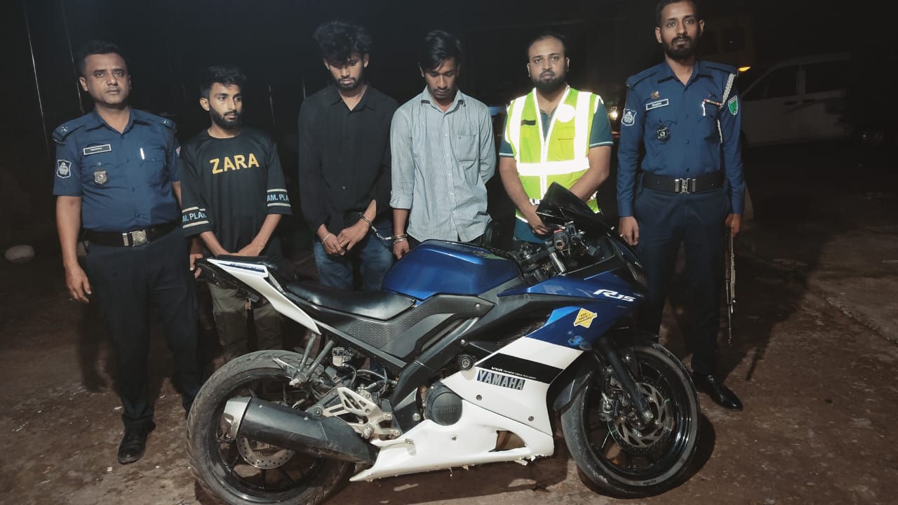 জৈন্তাপুরে পুলিশের অভিযানে ভারতীয় চোরাচালানের মটর সাইকেল সহ আটক ৩।।