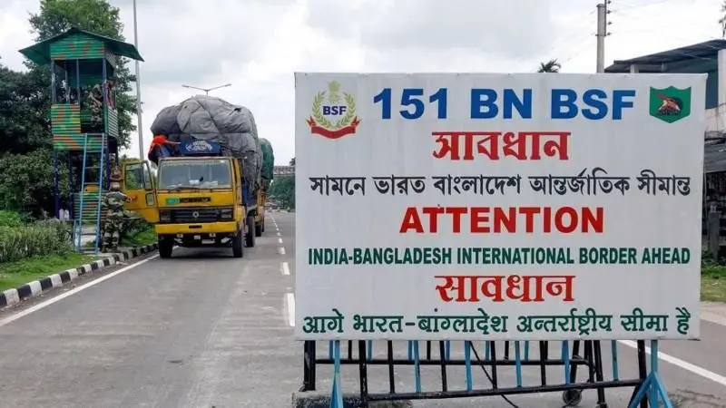 স্থলপথে বাংলাদেশি পণ্যে বিধিনিষেধ ভারতের, কী প্রভাব পড়তে পারে