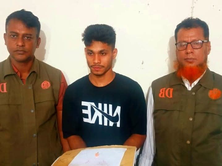 রাজাপুরে ইয়াবাসহ যুবক আটক, পলাতক আরও একজন