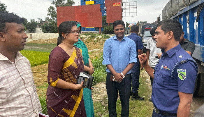সিরাজগঞ্জে ১০ টন পলিথিন জব্দ, মালিকের জরিমানা