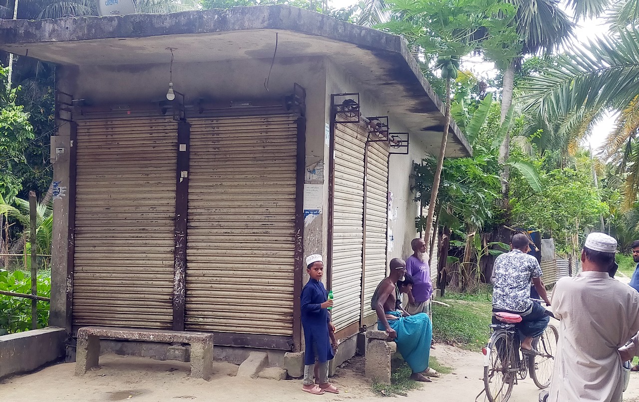 রামগঞ্জে জোরপূর্বক দোকানঘর দখল”