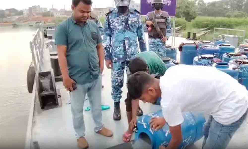 চাঁদপুরে ৩ কোটি টাকা মূল্যে চিংড়ি রেণু জব্দ