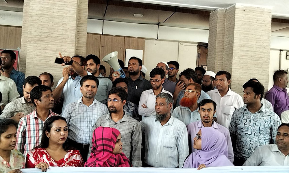 কালো আইন বাতিলের দাবিতে সচিবালয়ে বিক্ষোভ”