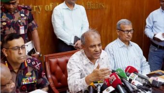 পুলিশের হাতে আর থাকবে না মারণাস্ত্র: স্বরাষ্ট্র উপদেষ্টা
