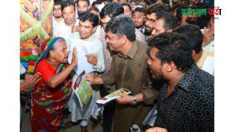 গাজীপুর-৬ আসনের এমপি পদপ্রার্থী সরকার জাবেদ আহমেদ সুমন এর ৫০ নং ওয়ার্ডে গণসংযোগ লিফলেট বিতরন