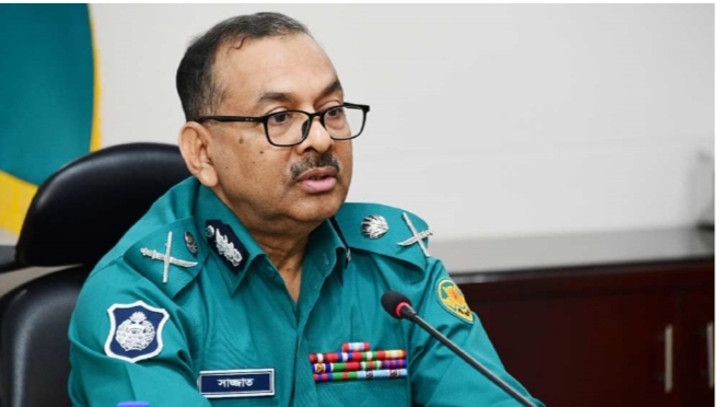 পুলিশের ওপর হামলা চলতে থাকলে ঘরবাড়ি নিজেদেরই পাহারা দিতে হবে: ডিএমপি কমিশনার