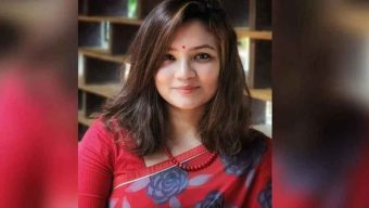 একাধিক স্ক্রিনশট ফাঁস করলেন ঢাবি শিক্ষক মোনামি