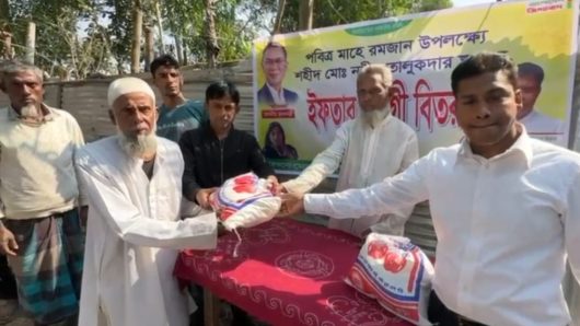 বাউফলে জুলাই বিপ্লবে গুলিতে নিহতের স্মরণে ইফতার সামগ্রী বিতরণ