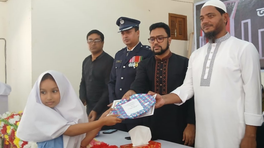 বাউফলে এমপি ডঃ শফিকুল ইসলাম মাসুদ এর শ্রদ্ধা নিবেদন