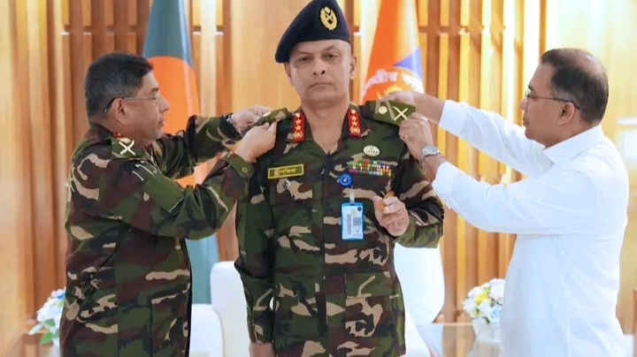 প্রথমবারের মত ঢাকা সেনানিবাসে সশস্ত্র বাহিনী বিভাগে প্রধানমন্ত্রী কার্যালয়ে অফিস করেছেন