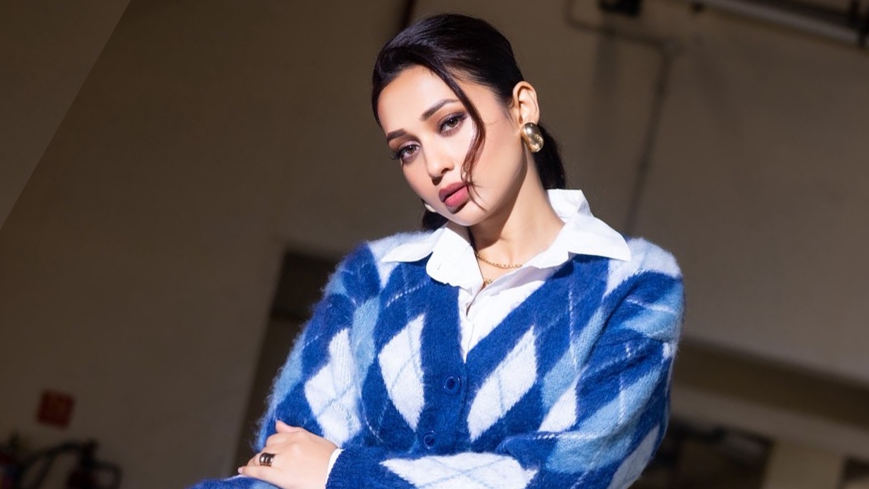 এবার জনপ্রিয় অভিনেত্রী  মিমি চক্রবর্তীর বিরুদ্ধে মামল