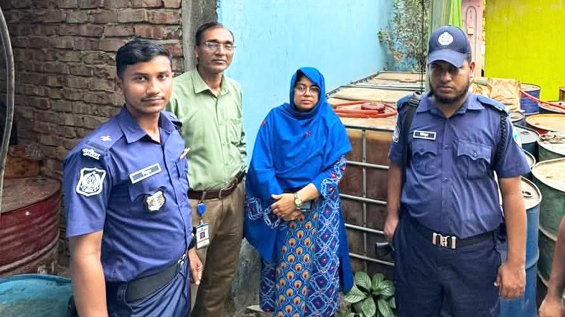 ব্যবসায়ীর বাড়িতে ড্রামে ছিল সাড়ে পাঁচ হাজার লিটার তেল