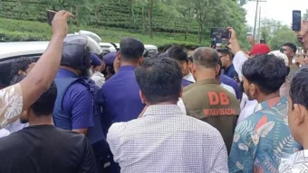 পুলিশের ব্যারিকেড ভেঙে হবিগঞ্জের পথে এনসিপির নেতারা