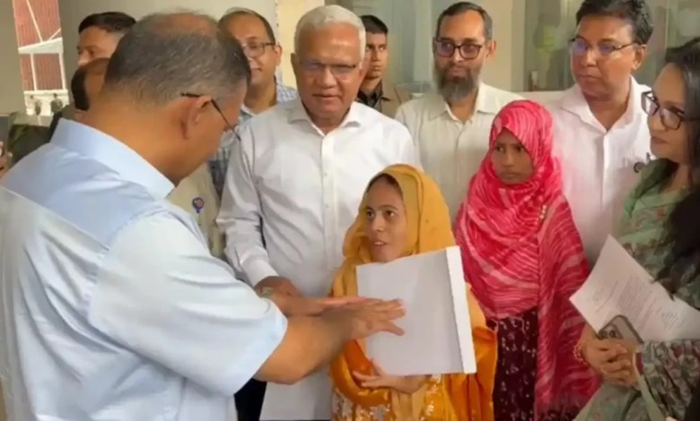‎৩ প্রতিবন্ধীর হাতে নিয়োগপত্র তুলে দিলেন প্রধানমন্ত্রী