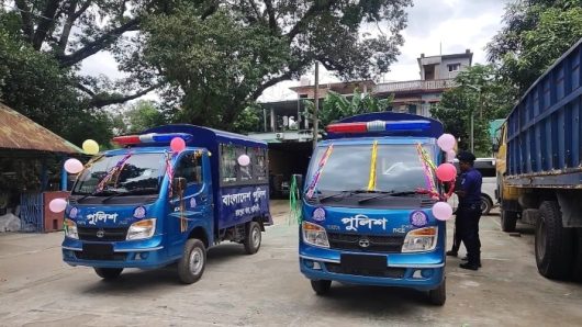 রায়পুরা থানায় ২টি গাড়ি উপহার দিলেন এমপি আশরাফ উদ্দিন