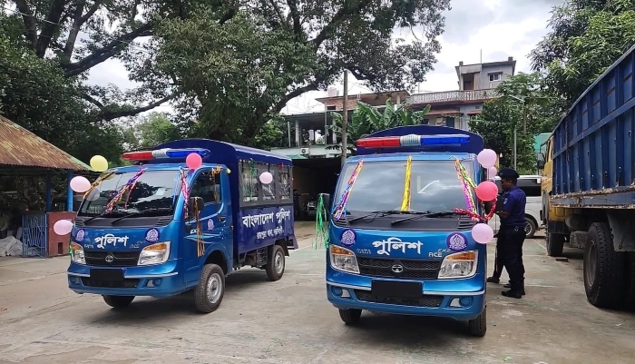 রায়পুরা থানায় ২টি গাড়ি উপহার দিলেন এমপি আশরাফ উদ্দিন
