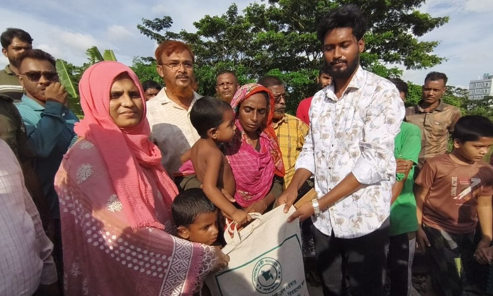 অভাবে চুল বিক্রি করা সেই রেহানার পাশে পরিবেশ প্রতিমন্ত্রী