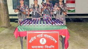 চাঁপাইনবাবগঞ্জ সীমান্তে ৫৩ বিজিবির অভিযান ভারতীয় নেশাজাতীয় এস্কাফ সিরাপ জব্দ
