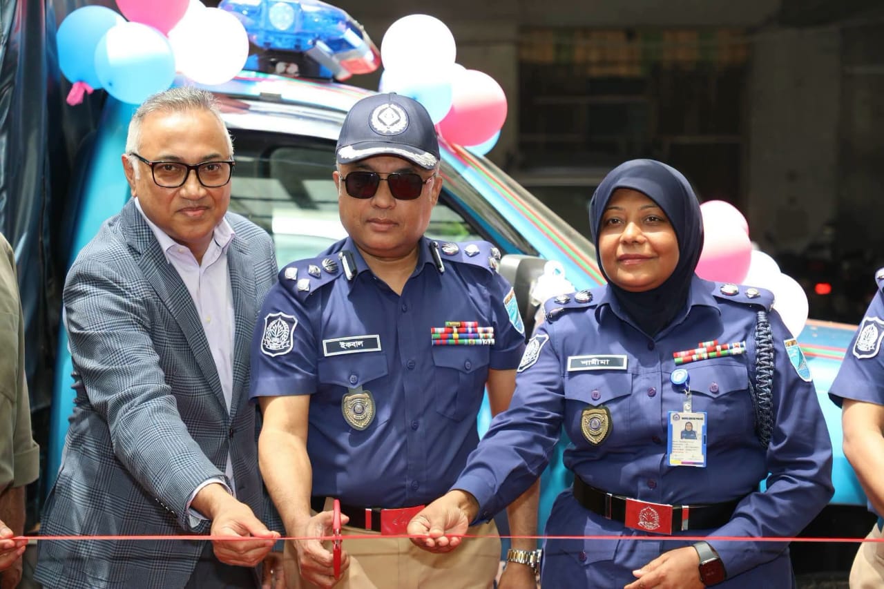 ঢাকা জেলা সাভারের চামড়া শিল্পনগরীর নিরাপত্তায় পুলিশকে পিকআপ উপহার