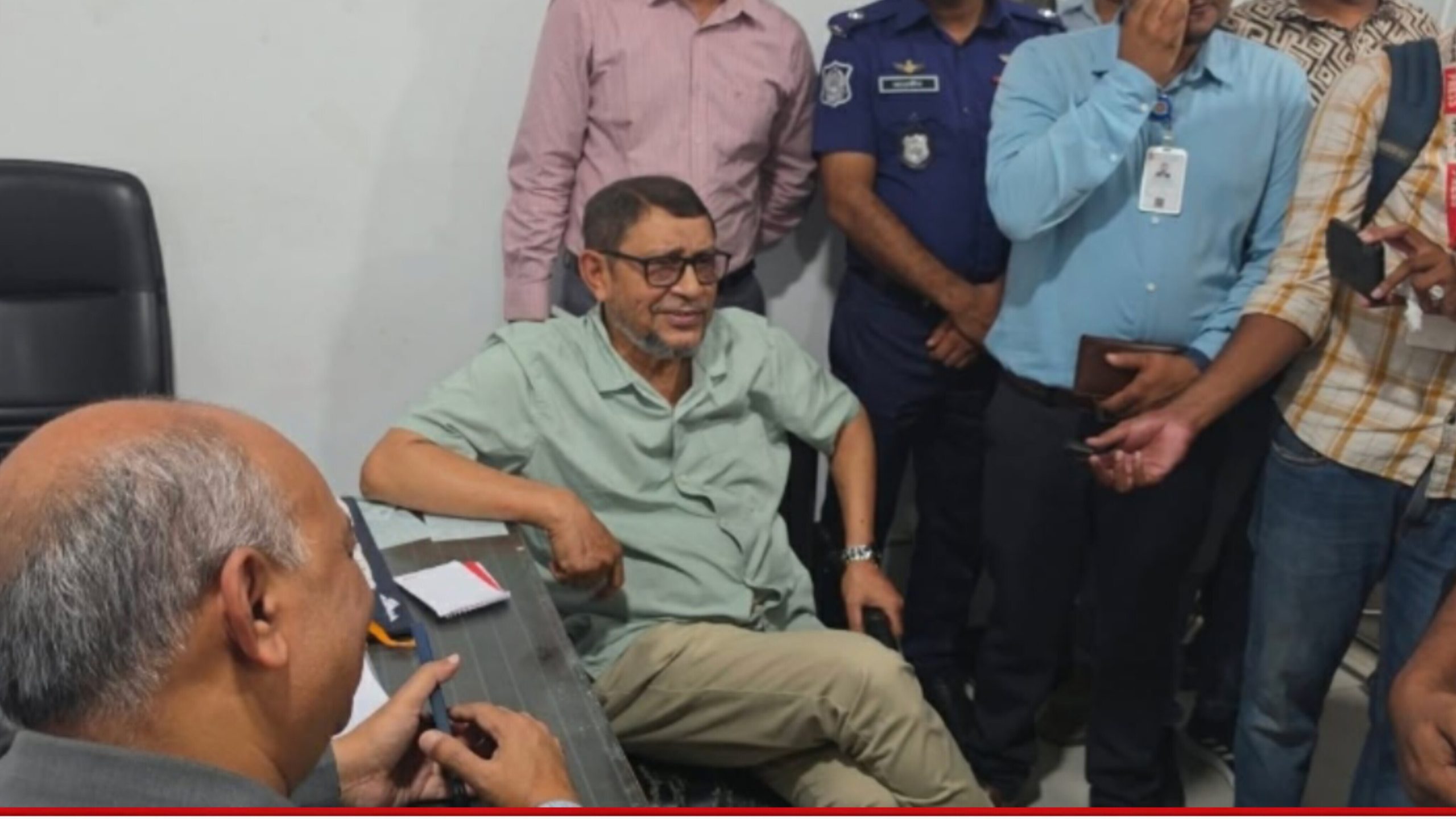 স্বাস্থ্যমন্ত্রীর আকস্মিক অভিযান, লাইসেন্স না থাকায় দুই ক্লিনিক সাময়িক বন্ধ