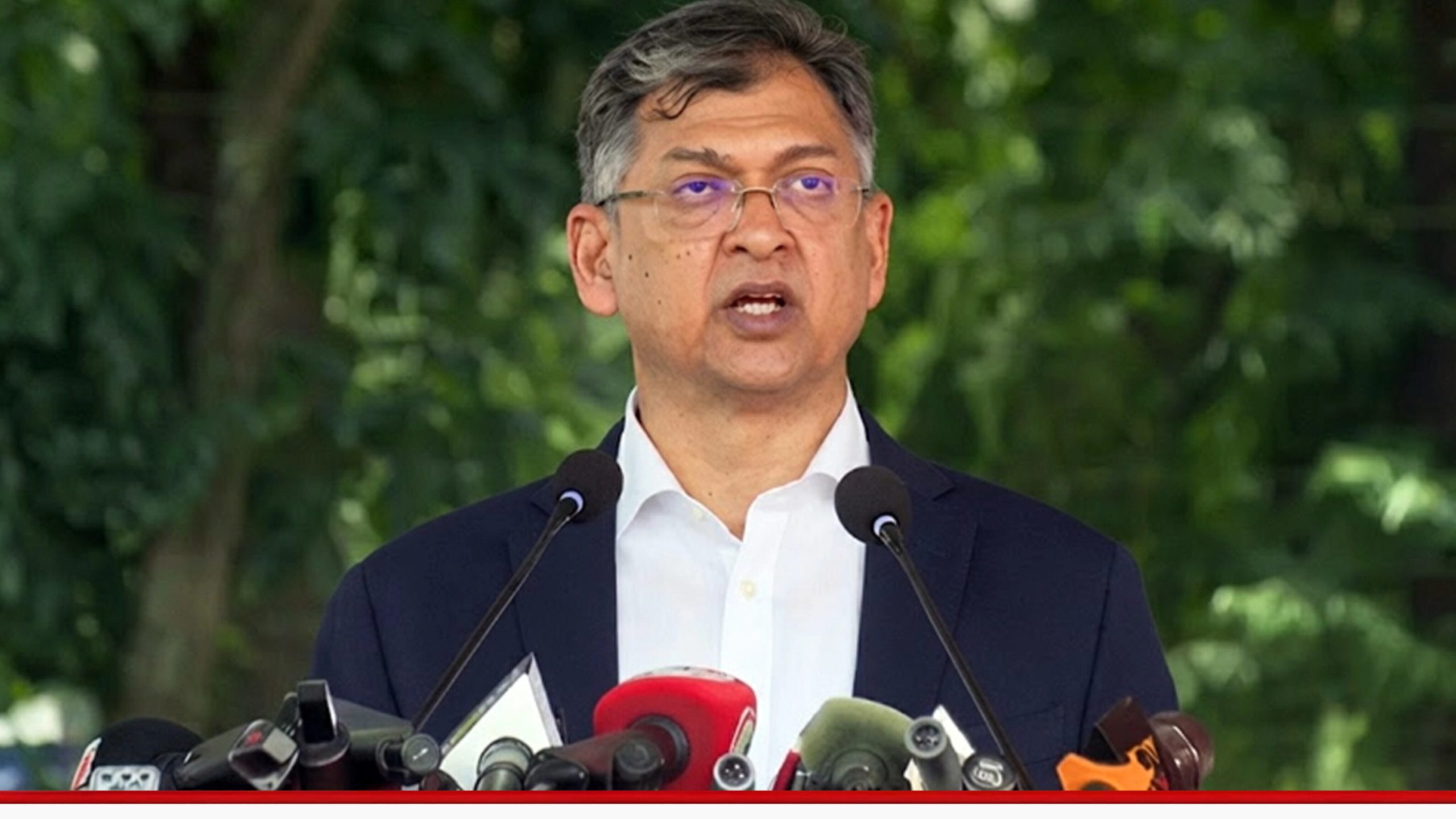 পুলিশ কোনো বিশেষ দল বা গোষ্ঠীর লাঠিয়াল বাহিনী নয়: স্বরাষ্ট্রমন্ত্রী