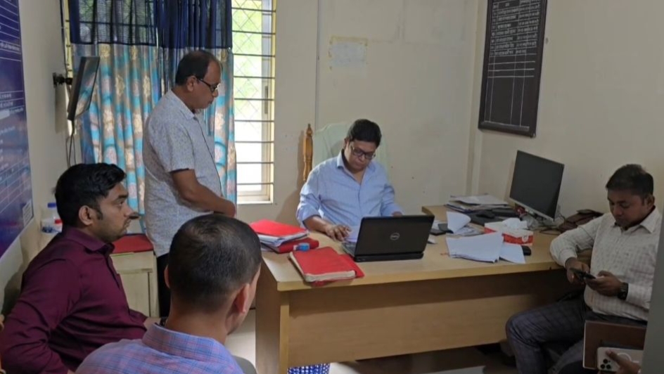 গাজীপুরে ভূমি অফিসের সব কর্মকর্তা বরখাস্ত