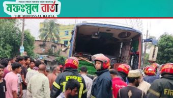 সকাল না হতেই বাসচাপায় সড়কে ঝরল ৬ প্রাণ