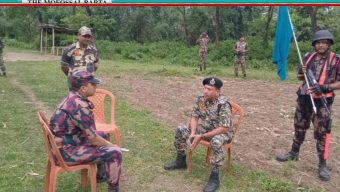 গ্রামবাসীর ধাওয়া খেয়ে অস্ত্র ফেলে পালালো বিএসএফ, ফেরত দিলো বিজিবি