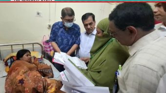 হাসপাতালে মজুত আছে, তবুও বাইরে থেকে স্যালাইন কিনতে বললেন নার্স