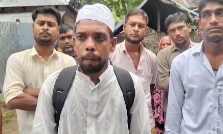 পায়ে হেঁটে হজ্জের উদ্দেশ্যে রওনা হলেন নাটোরের দুলাল হোসেন