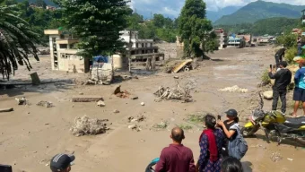 চোখের সামনে ভেসে যেতে দেখলাম স্ত্রী-সন্তানকে