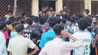 এসএসসিতে গণফেল, শিক্ষকদের তালাবদ্ধ রেখে বিক্ষোভ
