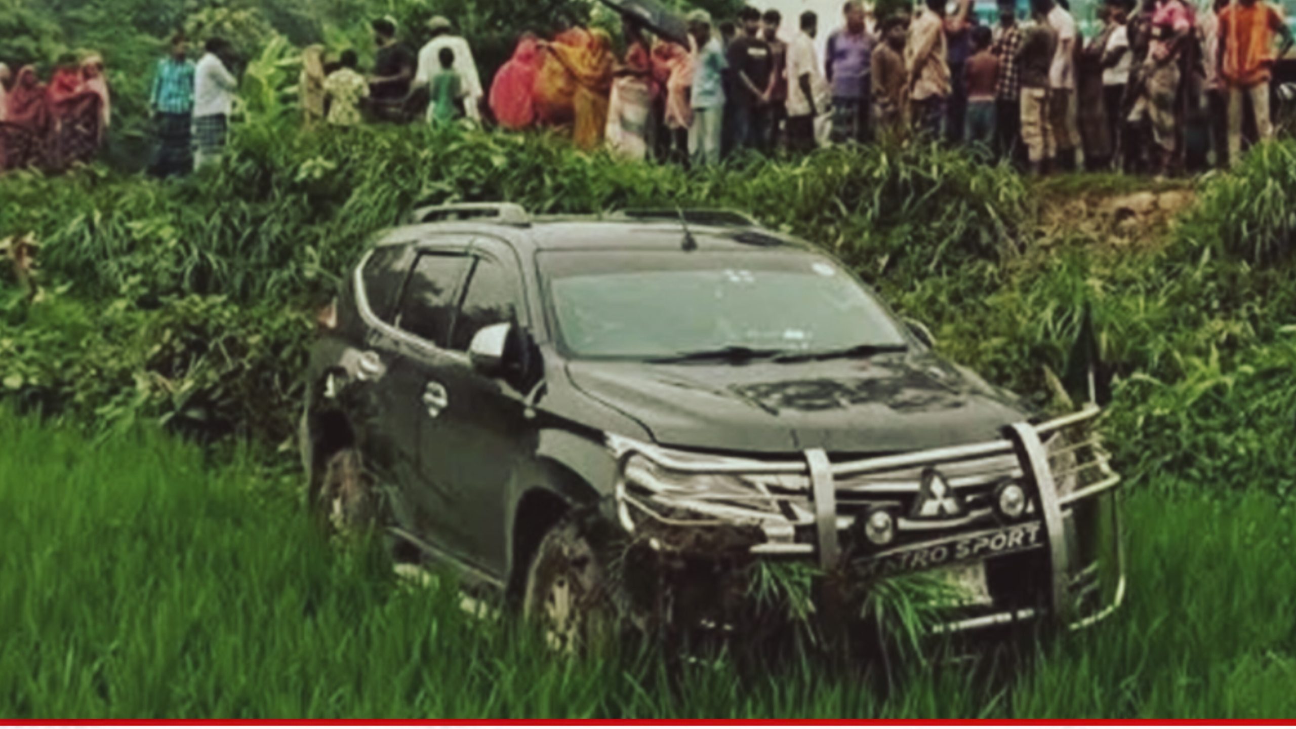 ‎বৃদ্ধাকে বাঁচাতে গিয়ে দুর্ঘটনার কবলে, স্ত্রীসহ আহত প্রতিমন্ত্রী