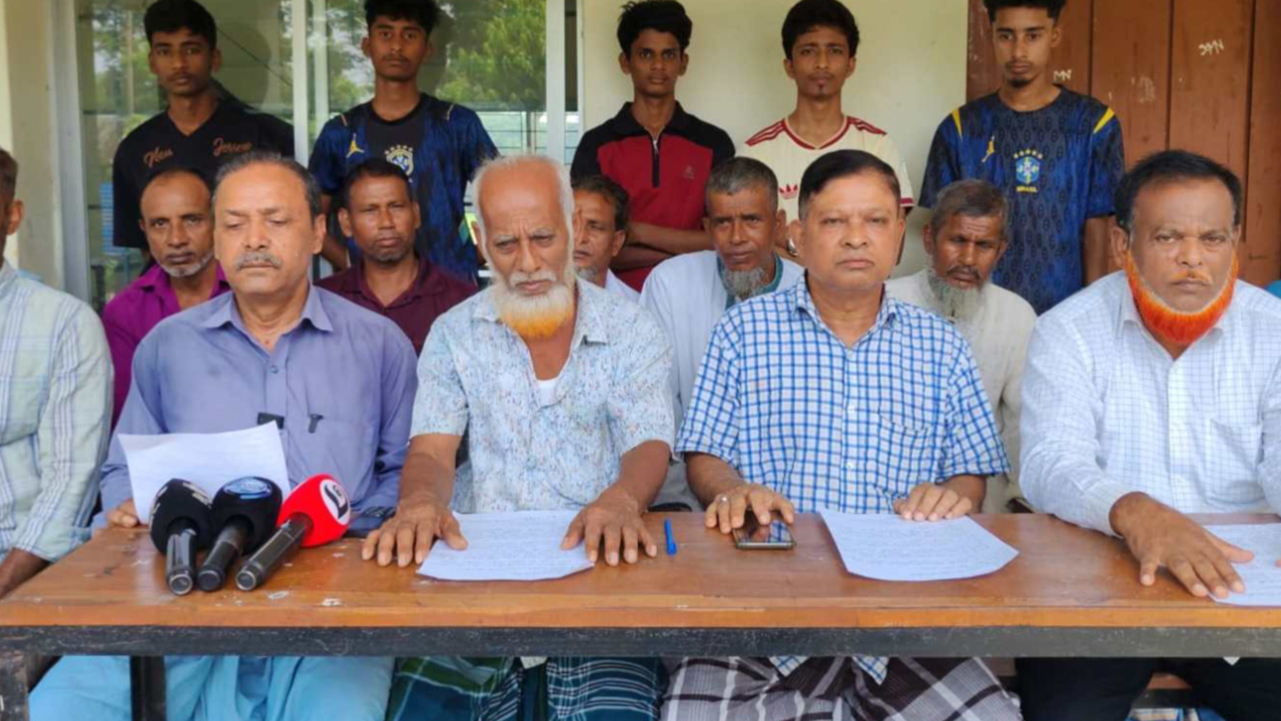 সংবাদ সম্মেলন করে আ.লীগ থেকে ৫ নেতার পদত্যাগ