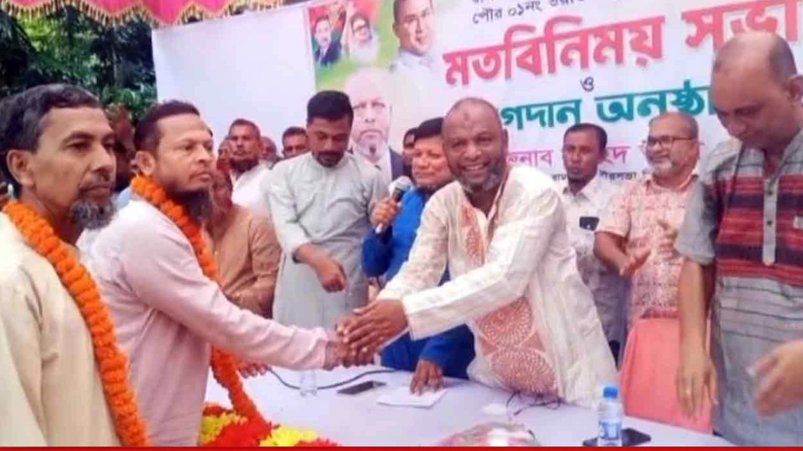 বিএনপিতে যোগ দিলেন জামায়াতের দুই শতাধিক নেতাকর্মী