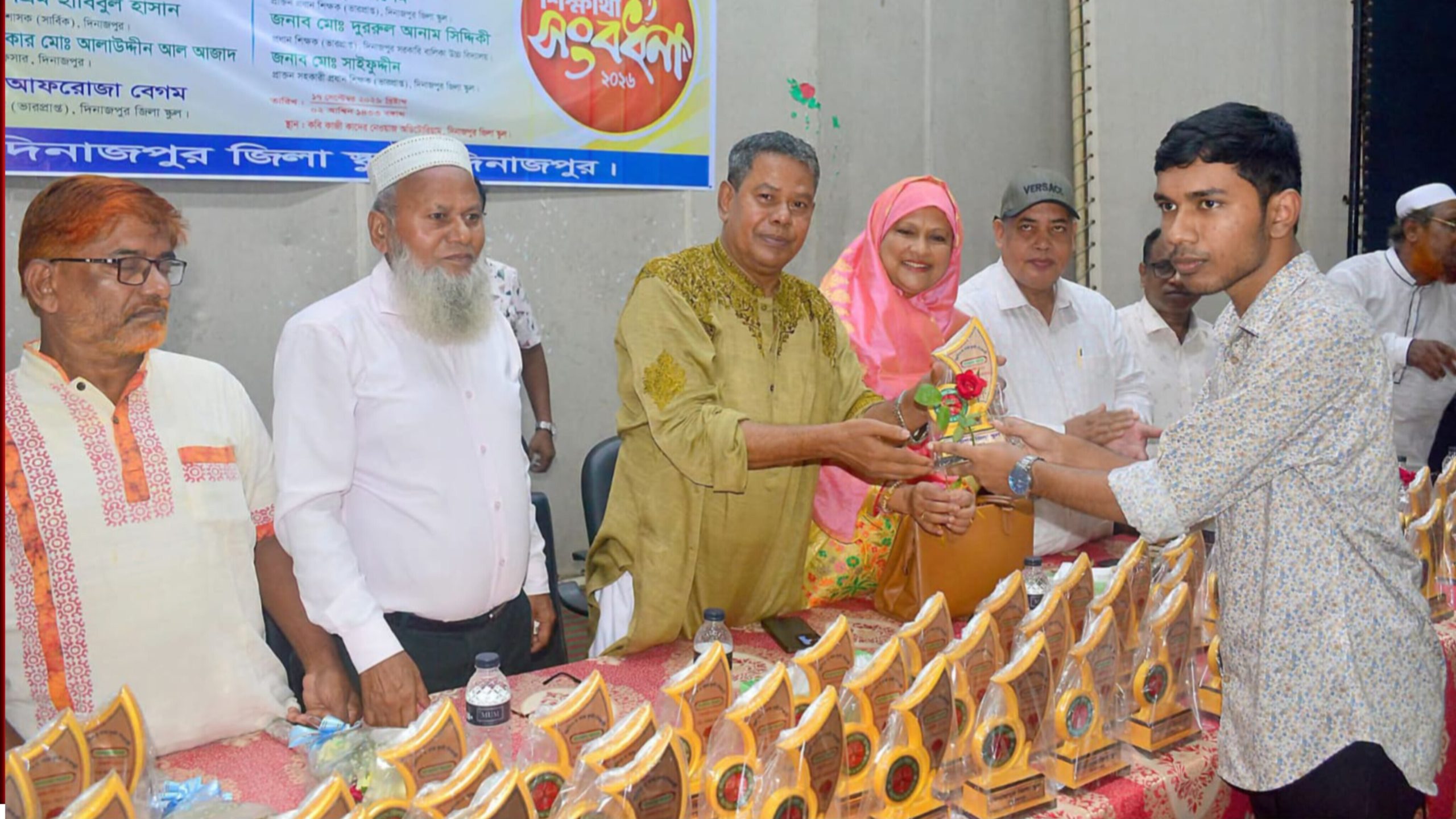 দিনাজপুর জিলা স্কুলের এসএসসি পরীক্ষায় জিপিএ-৫ প্রাপ্ত শিক্ষার্থীদের সংবর্ধনা অনুষ্ঠানে সৈয়দ জাহাঙ্গীর আলম এমপি আজকের শিক্ষার্থীরাই আগামীর বাংলাদেশকে এগিয়ে নিবে