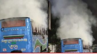 রাজধানীর একাধিক স্থানে ককটেল বিস্ফোরণের পর এবার বাসে আগুন