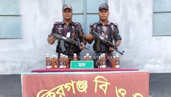 দিনাজপুর ৪২ বিজিবি এর বিশেষ অভিযানে সীমান্তে বিপুল পরিমাণ ভারতীয় মদ উদ্ধার