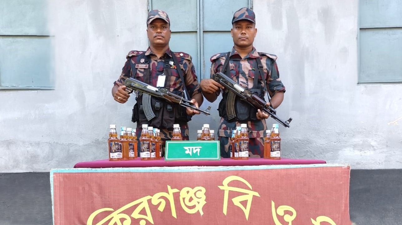 দিনাজপুর ৪২ বিজিবি এর বিশেষ অভিযানে সীমান্তে বিপুল পরিমাণ ভারতীয় মদ উদ্ধার