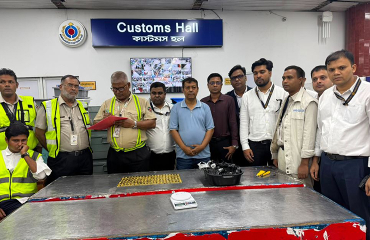 বিমান থেকে ১৪ কেজি স্বর্ণ উদ্ধার, মেকানিক্যাল অ্যাসিস্ট্যান্টের কাছে মিললো ১২০ টি বার