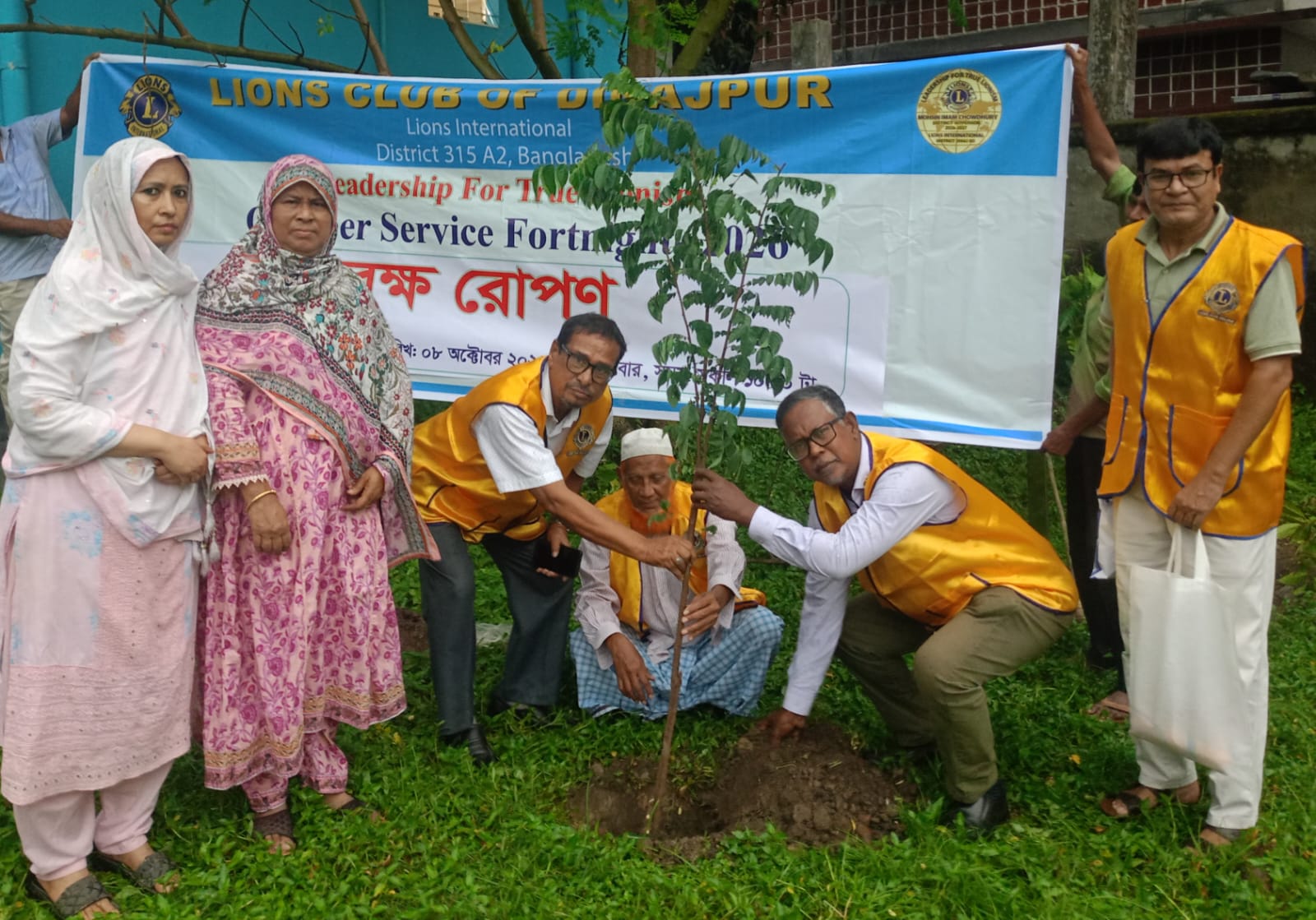 অক্টোবর সেবাপক্ষ  উপলক্ষে দিনাজপুর লায়ন্স ক্লাবের  বৃক্ষরোপণ কর্মসূচি অনুষ্ঠিত
