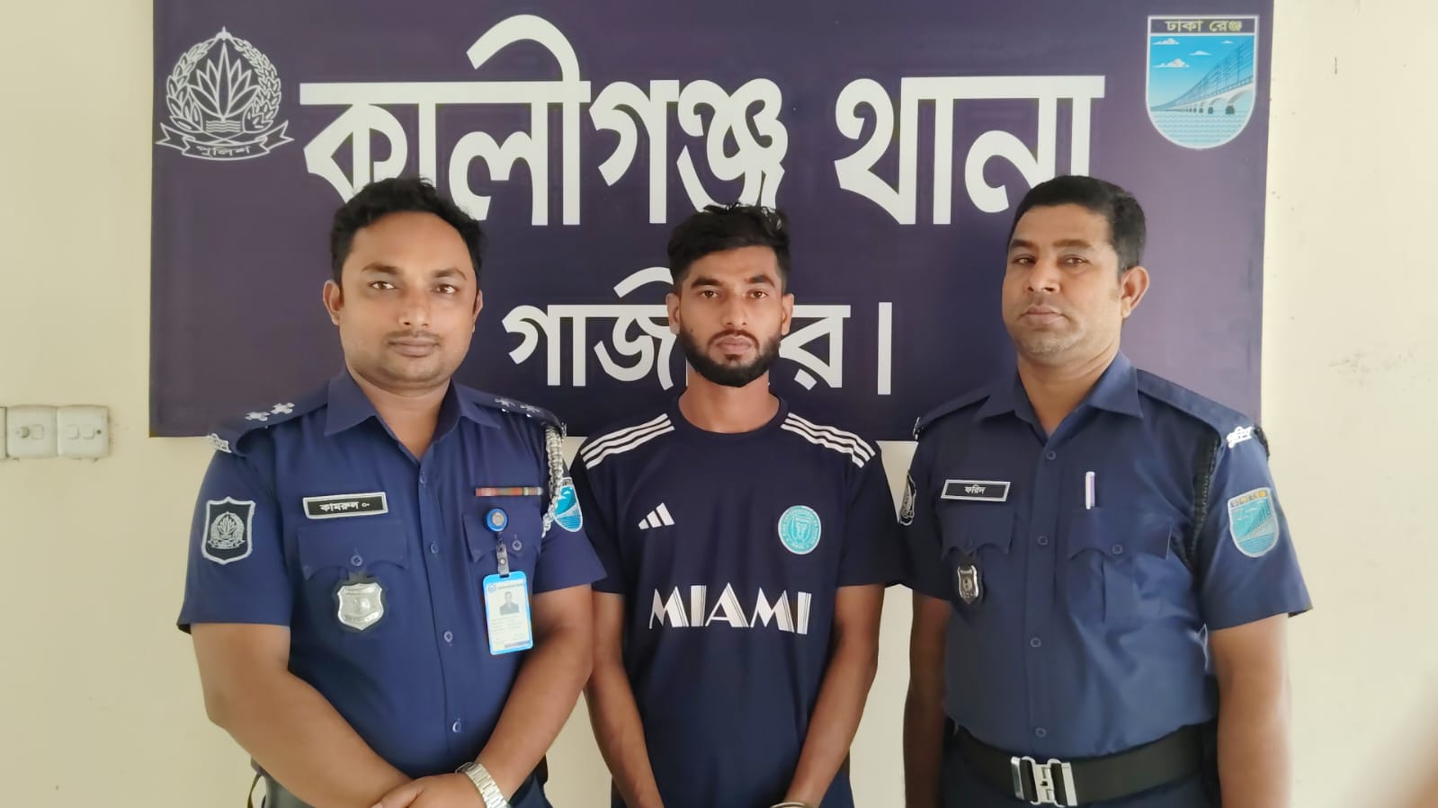 কালীগঞ্জে এসআই ও বিএনপি নেতা নিহতের ঘটনায় ঘাতক পিকআপ উদ্ধার, হেলপার গ্রেপ্তার
