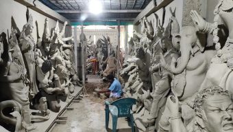 নরসিংদী উপকরণের দাম বাড়ায় লাভ নিয়ে শঙ্কায় নরসিংদীর প্রতিমা শিল্পীরা