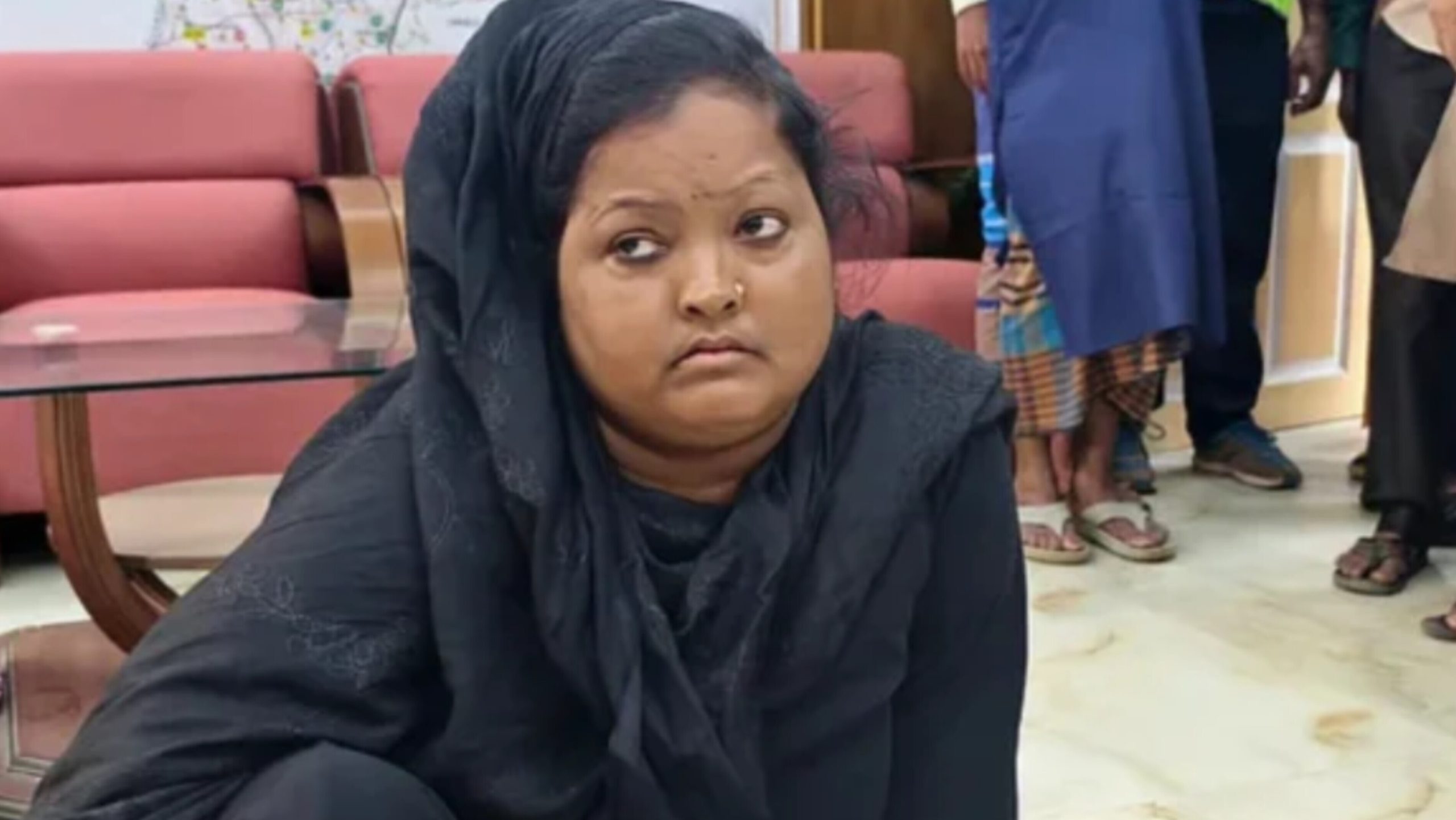 ফ্যামিলি কার্ড দেওয়ার কথা বলে নেন ৯৮ হাজার, আরও টাকা নিতে এসে ধরা